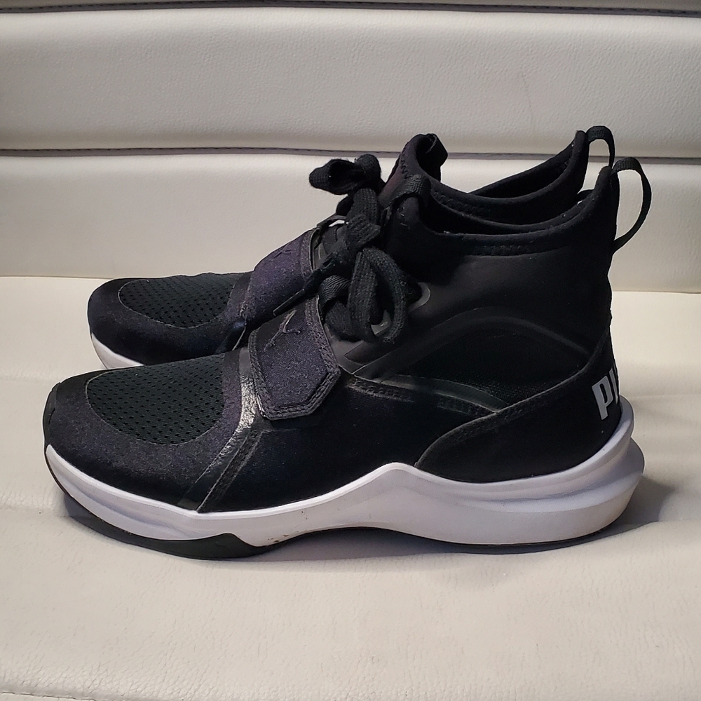 🚫SOLD 🚫Puma youth sneakers